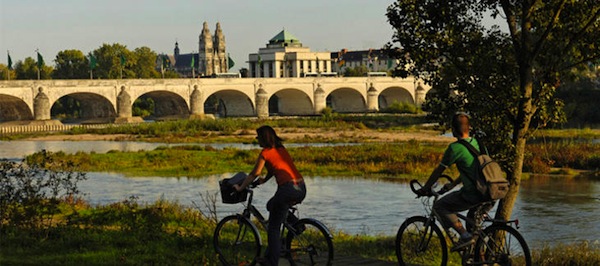 loire_a_velo_vue_sur_tours_slideshow_1.jpg